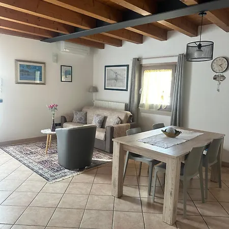 Ely Hause Apartment *